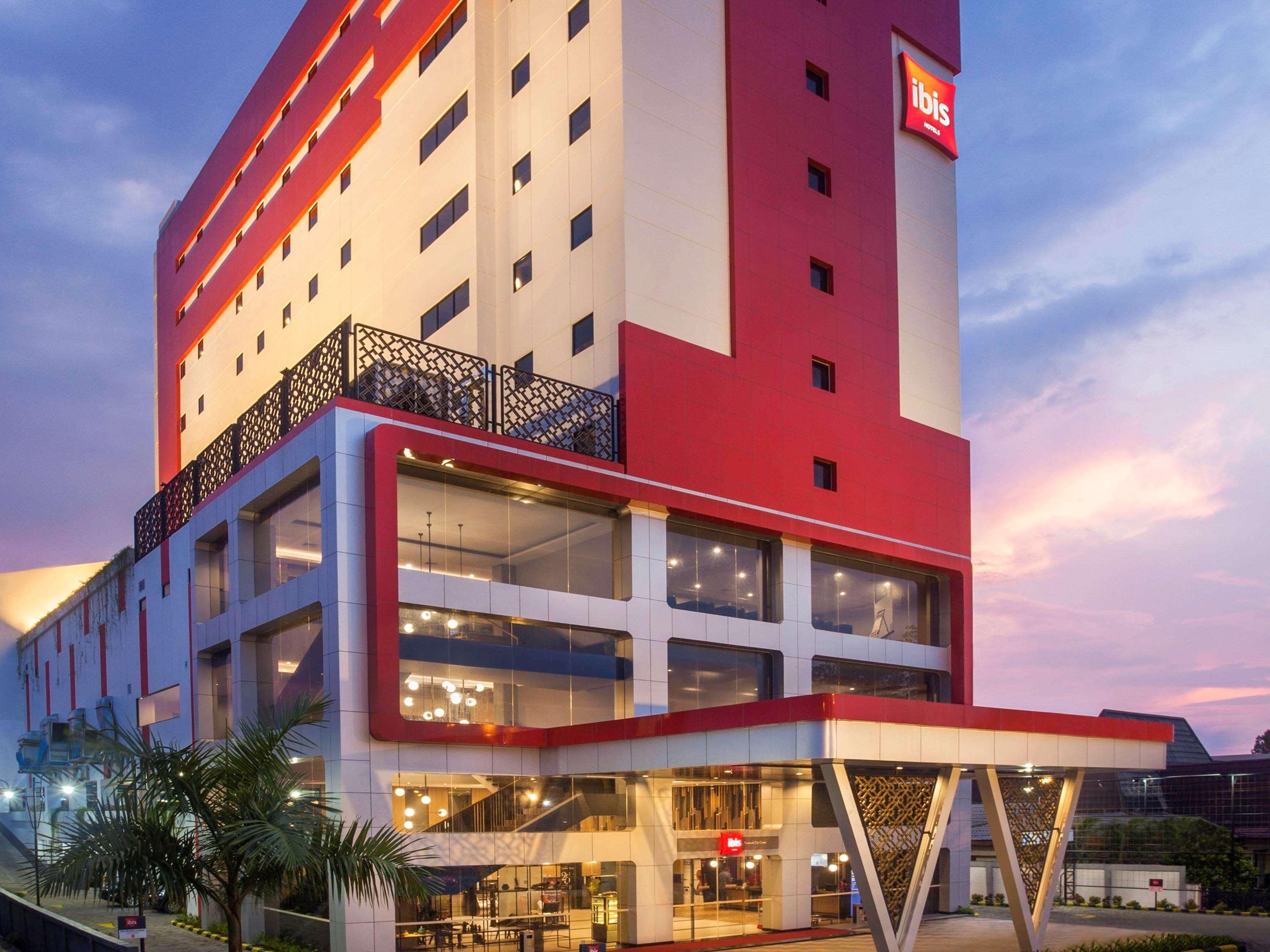 Ibis Pontianak City Center Екстер'єр фото