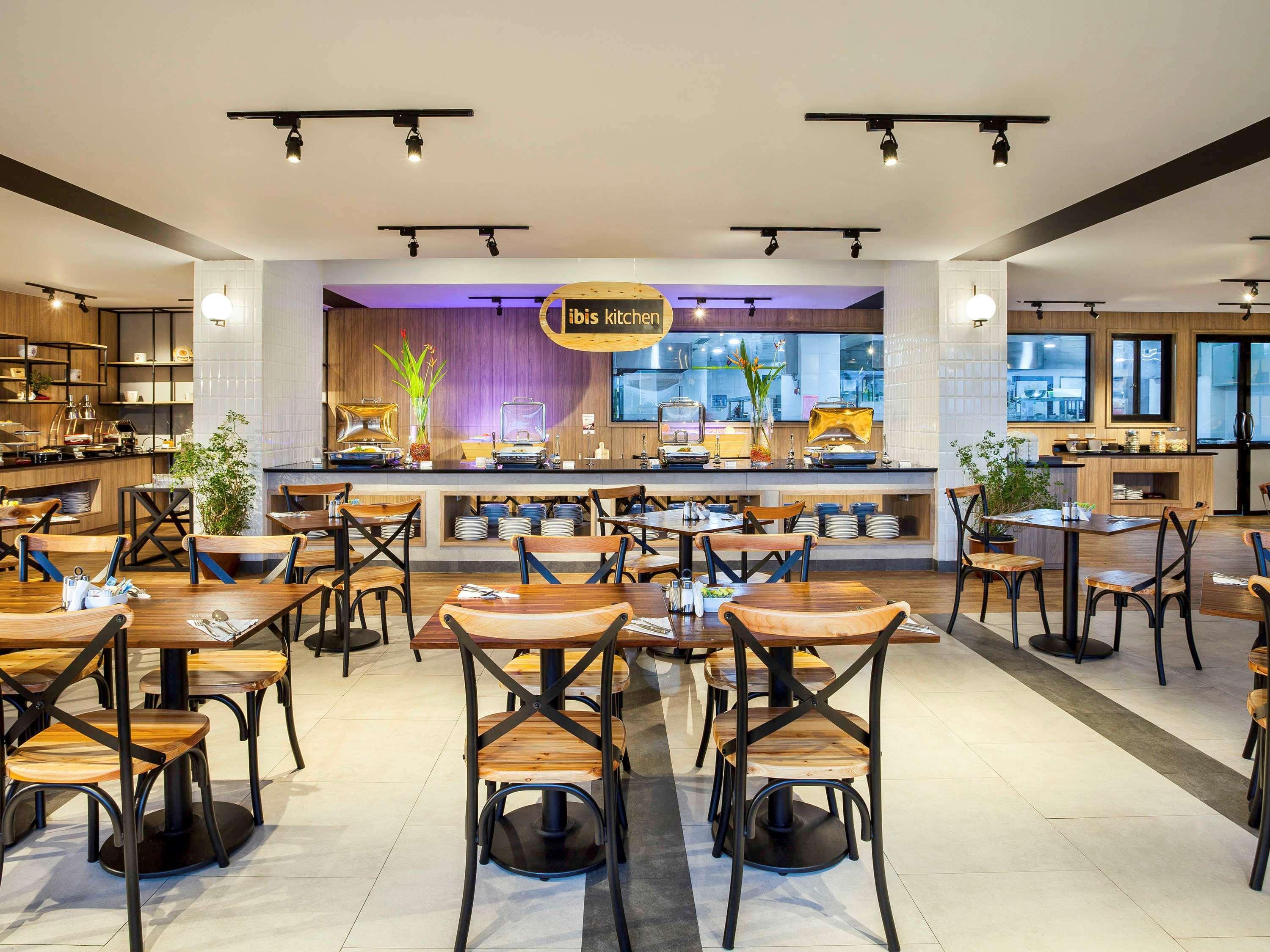 Ibis Pontianak City Center Екстер'єр фото