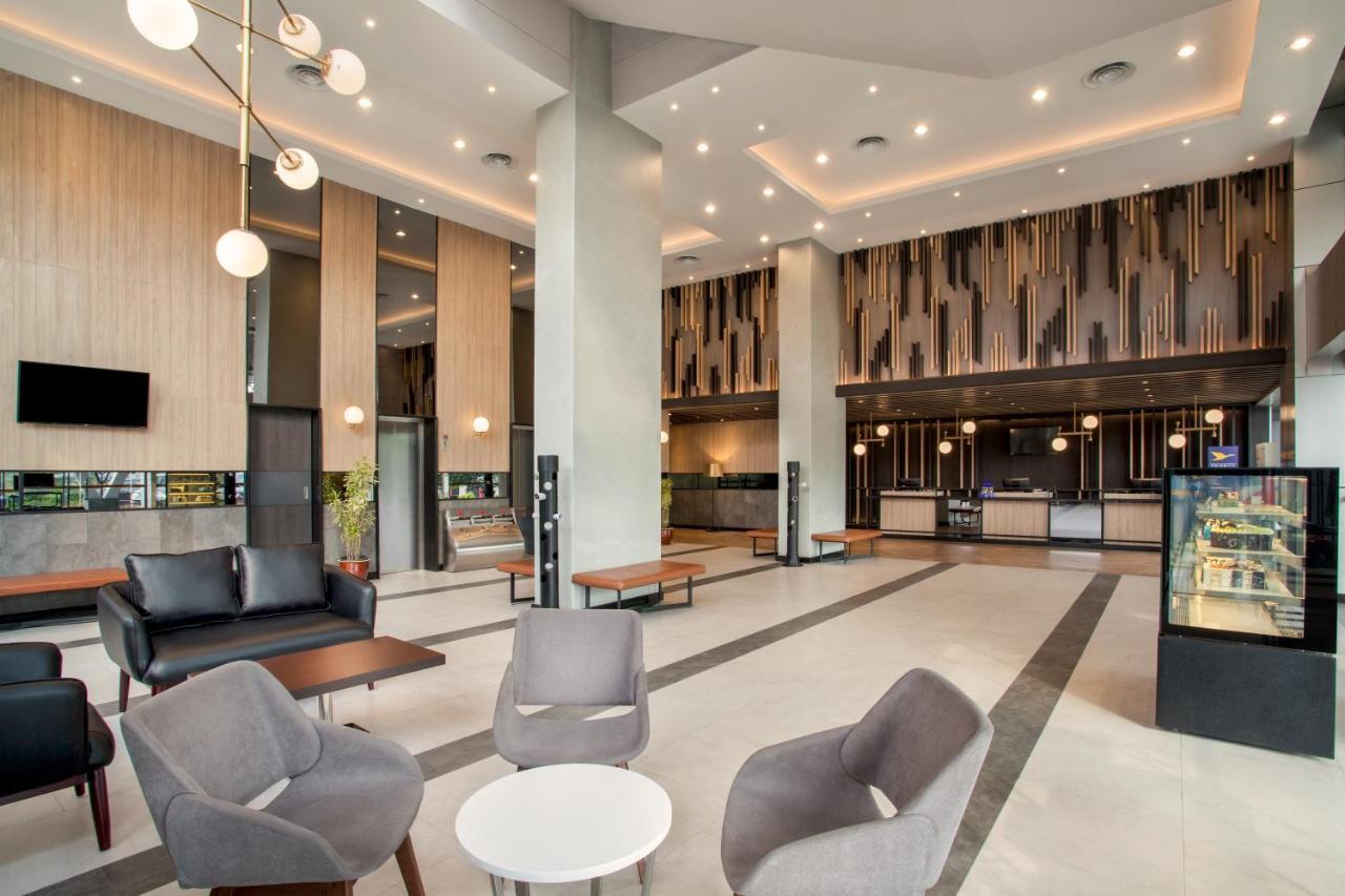 Ibis Pontianak City Center Екстер'єр фото