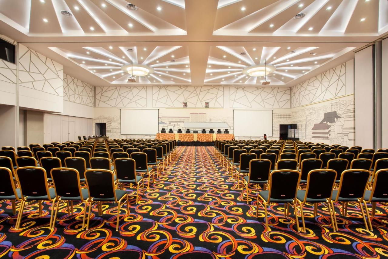 Ibis Pontianak City Center Екстер'єр фото