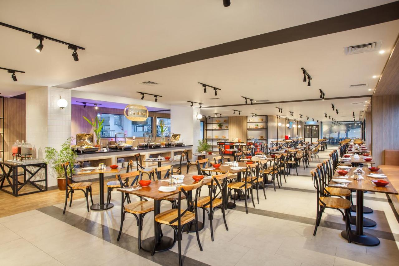 Ibis Pontianak City Center Екстер'єр фото