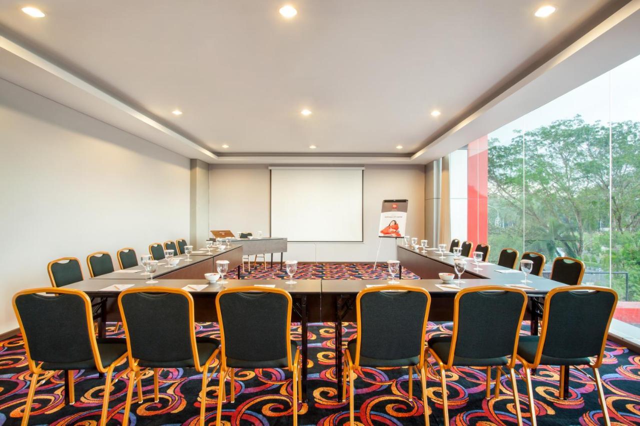 Ibis Pontianak City Center Екстер'єр фото