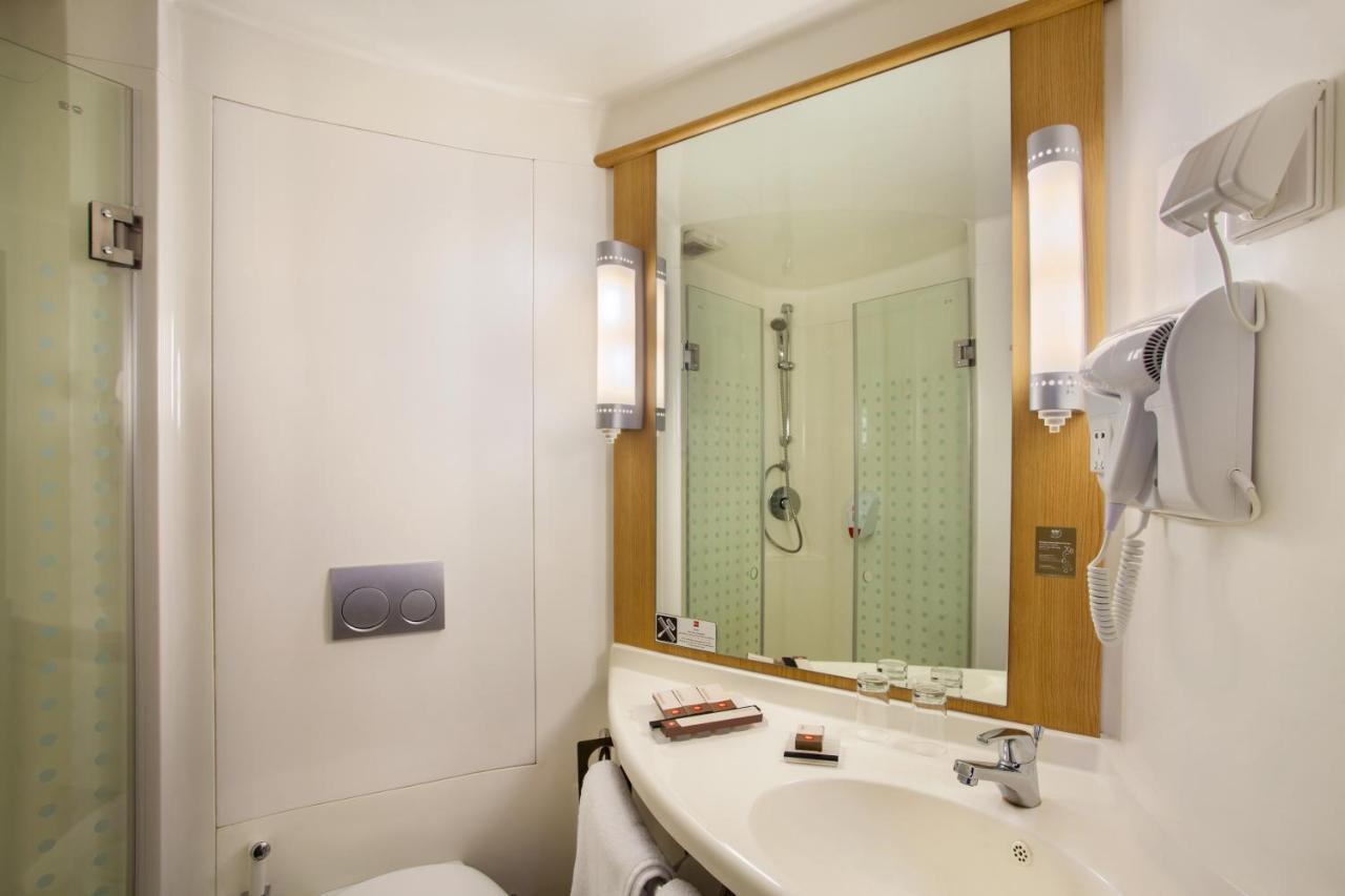 Ibis Pontianak City Center Екстер'єр фото