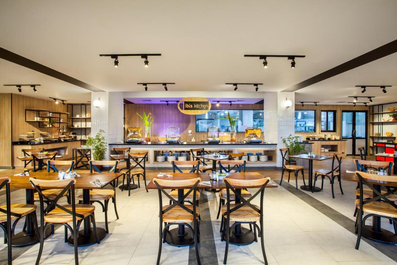 Ibis Pontianak City Center Екстер'єр фото