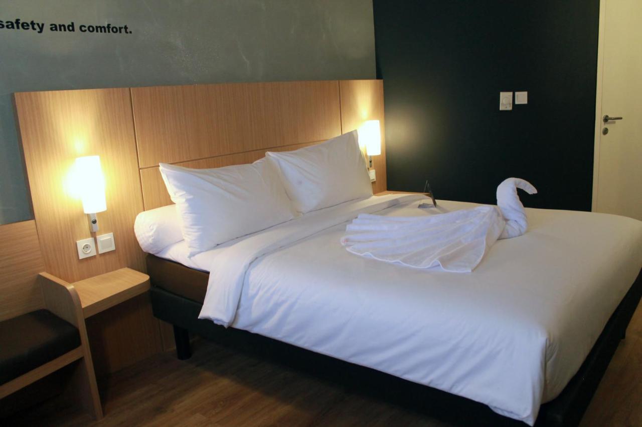 Ibis Pontianak City Center Екстер'єр фото