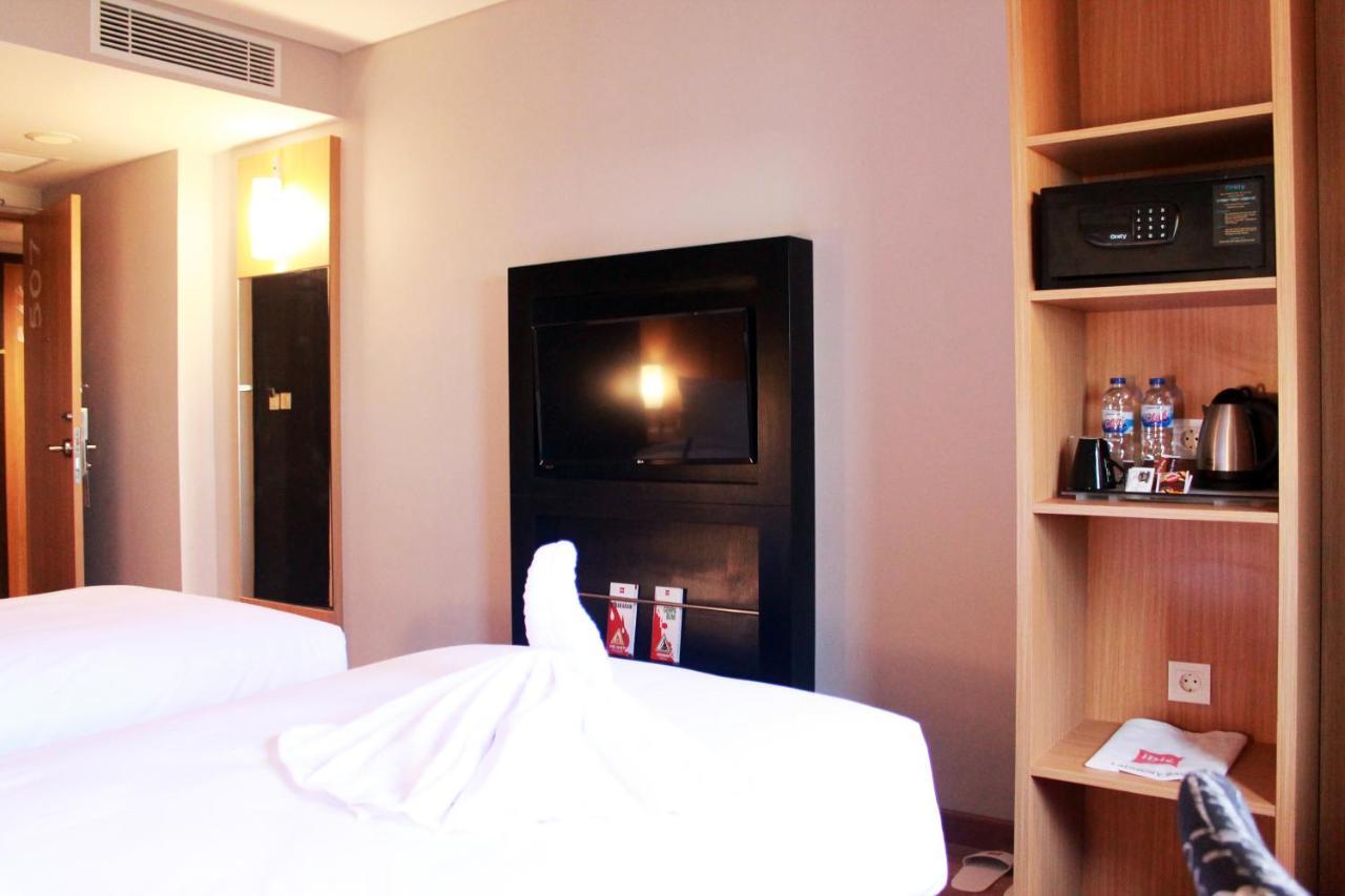 Ibis Pontianak City Center Екстер'єр фото
