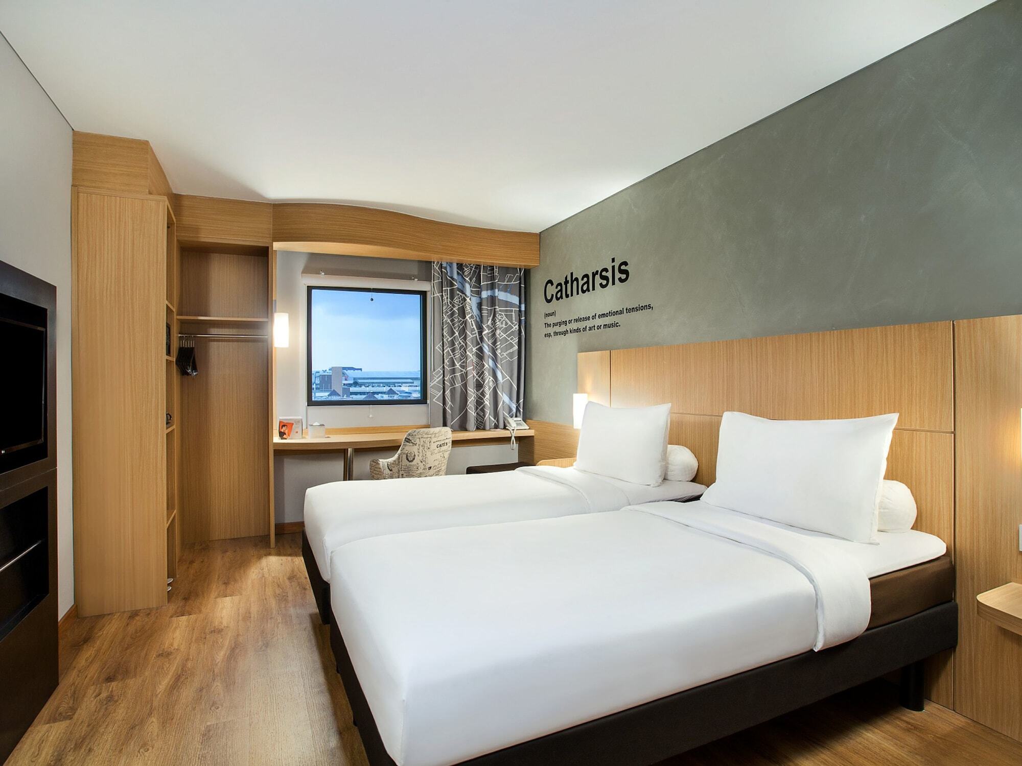 Ibis Pontianak City Center Екстер'єр фото