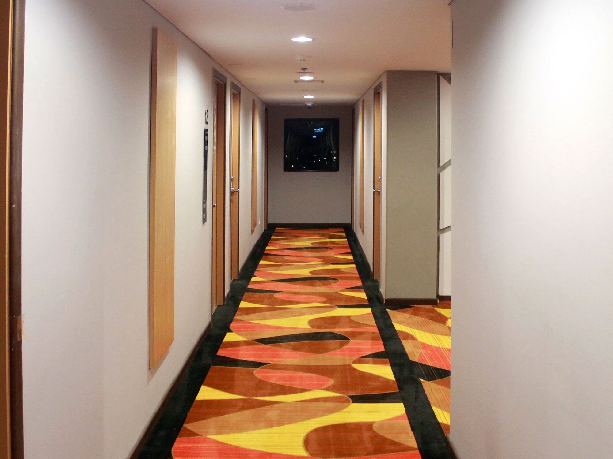 Ibis Pontianak City Center Екстер'єр фото