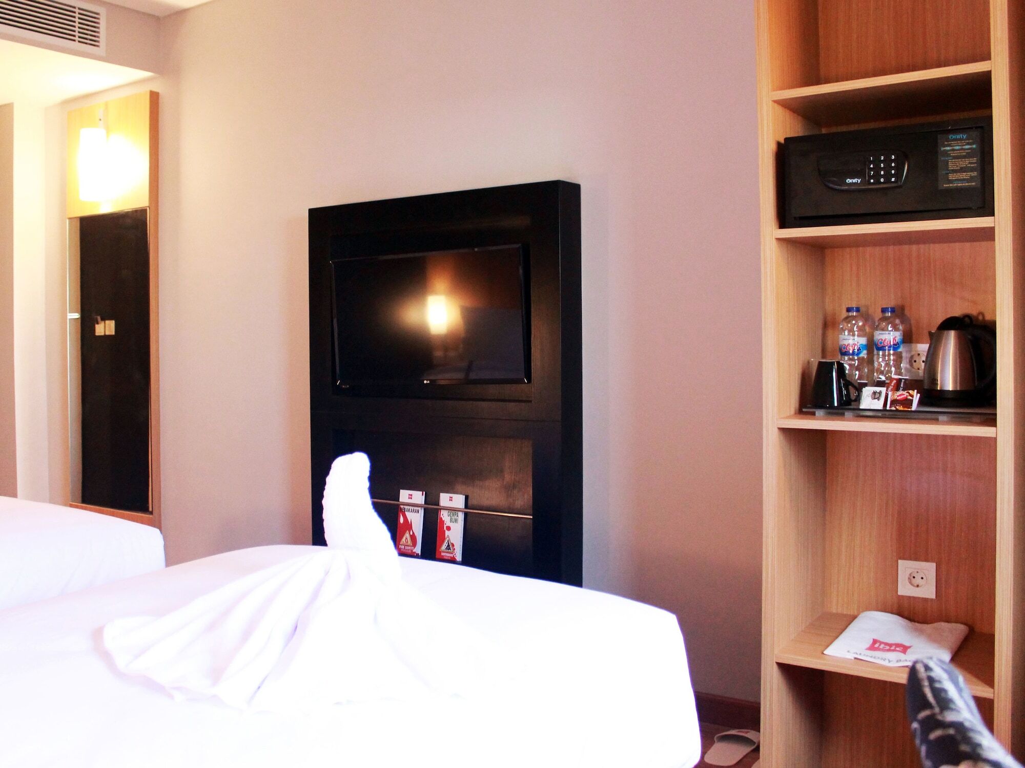 Ibis Pontianak City Center Екстер'єр фото