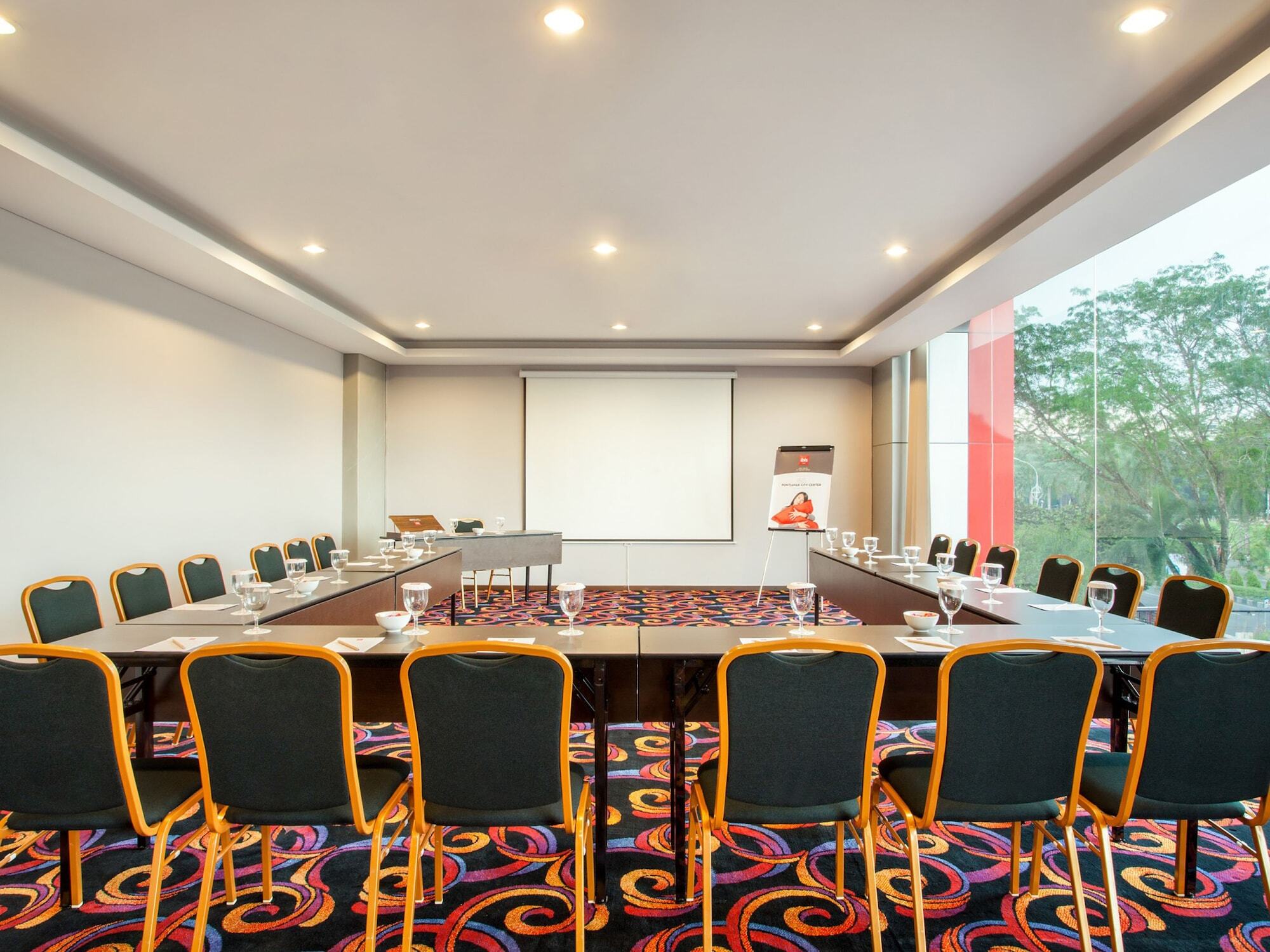 Ibis Pontianak City Center Екстер'єр фото