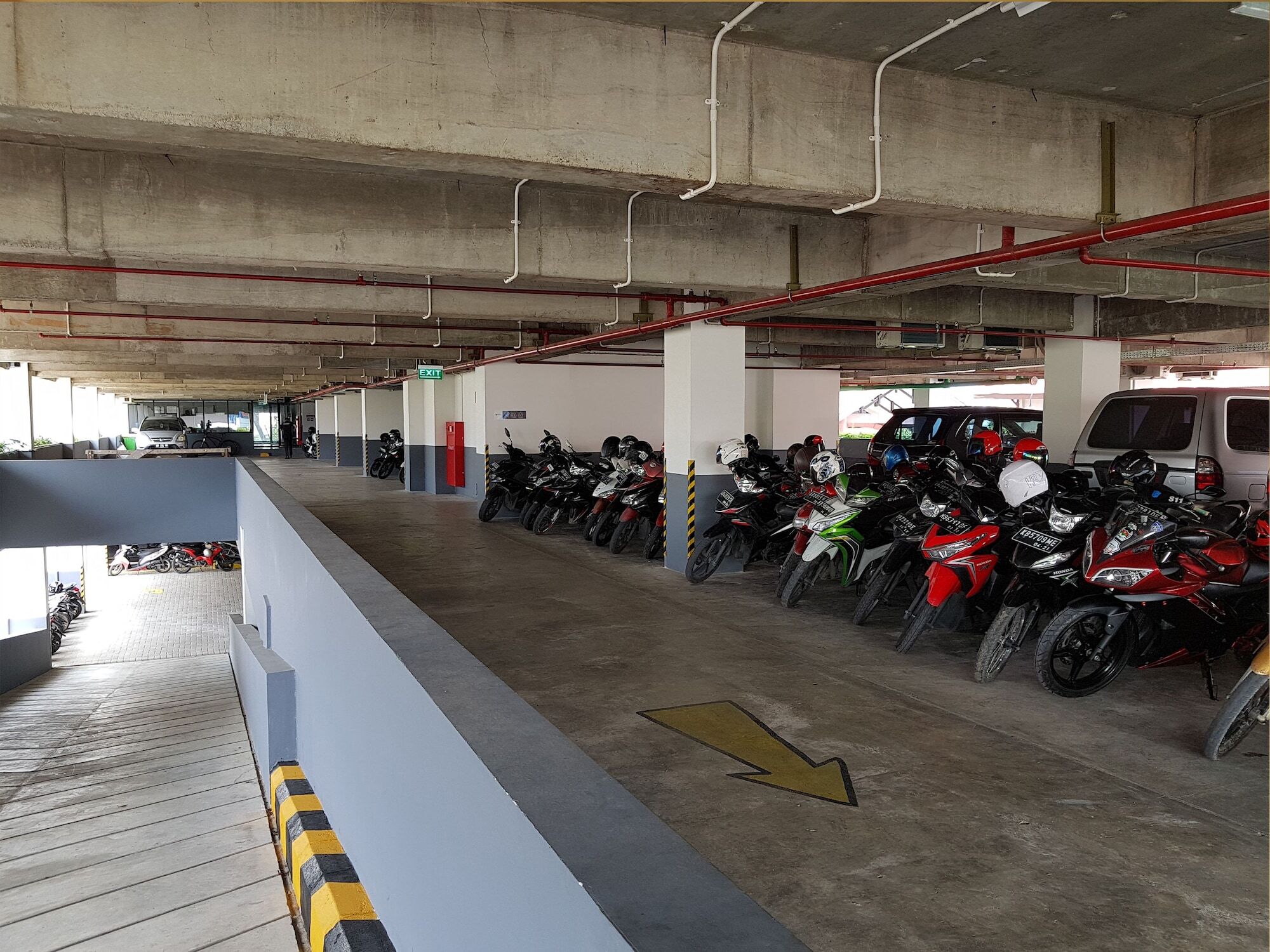 Ibis Pontianak City Center Екстер'єр фото