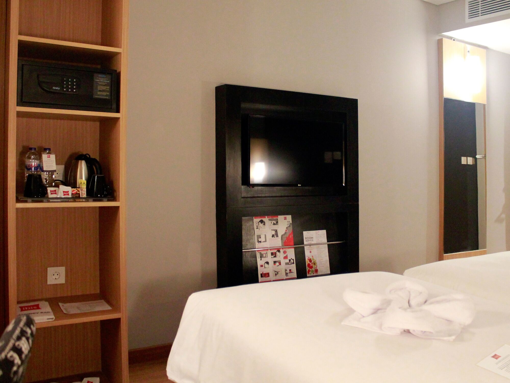 Ibis Pontianak City Center Екстер'єр фото